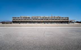 Sau nhiều thập kỷ được sử dụng chủ yếu cho mục đích quân sự, sân bay Quốc tế Nicosia đã chính thức được khánh thành vào năm 1968, với việc bổ sung một tòa nhà hiện đại cùng các tiện nghi công nghệ cao và vô số các nhà hàng, cửa hàng.