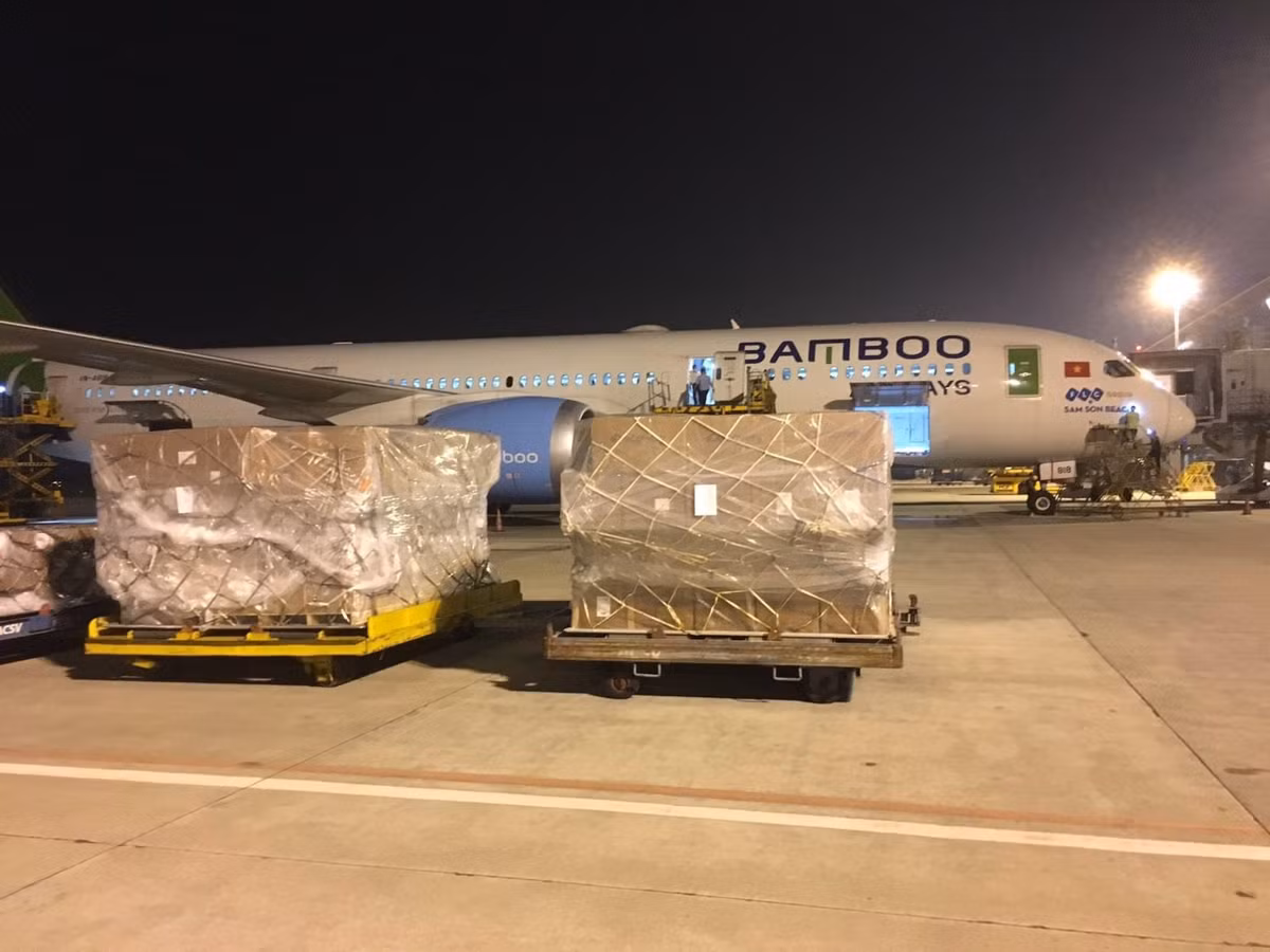 “Can vi” cac ong lon Viet ung ho mien Trung bi lu lut-Hinh-2