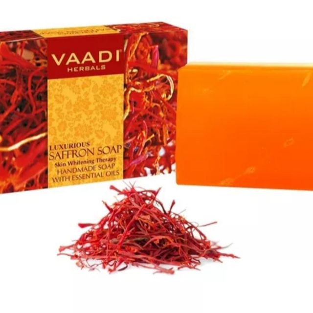 Theo chị Thảo, xà bông nhụy hoa nghệ tây hoa hồng có mùi thơm dễ chịu, màu sắc bắt mắt lại không gây khô da hay kích ứng da nhạy cảm.