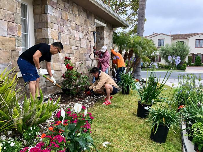Nam ca sĩ chăm chút cho không gian sống này cầu kỳ đến mức nhiều món phải mang từ Việt Nam sang.