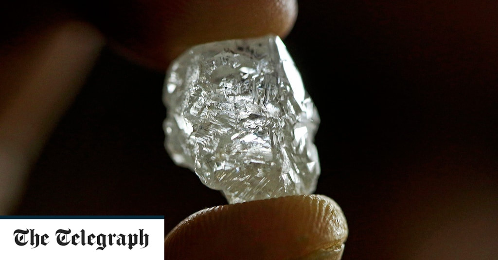 Mặt khác, kim cương khai thác được vẫn chỉ ở dạng thô và giá trị của chúng chỉ bằng 40% loại kim cương đã xử lý kỹ.