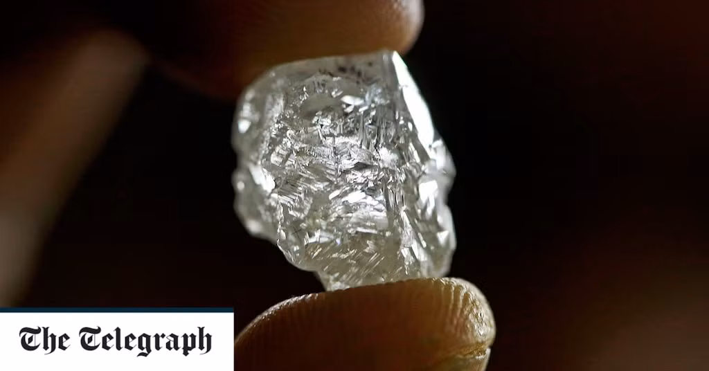 Mặt khác, kim cương khai thác được vẫn chỉ ở dạng thô và giá trị của chúng chỉ bằng 40% loại kim cương đã xử lý kỹ.