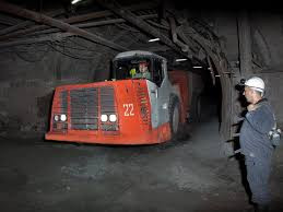 Một yếu tố nữa khiến kim cương đắt đỏ là chi phí khai thác quá cao.