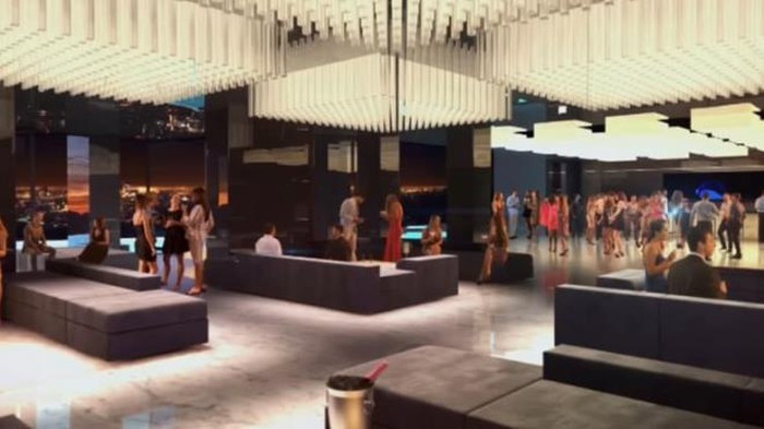 Tại đây cũng có một thẩm mỹ viện quy mô thương mại và một sảnh khách, nơi các bức tường và trần nhà được làm bằng bể cá có đèn nền với sứa bên trong.