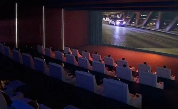 Phòng chiếu phim rộng lớn.