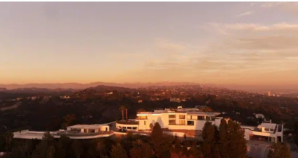 The ONE bắt bầu được khởi công xây dựng từ năm 2012. Ông Nile Niami là người cho xây siêu biệt thự này.