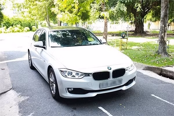 Năm 2015, Chi Pu tự thưởng cho mình một chiếc xe trị giá 2 tỷ đồng như một món quà sau bao cố gắng, nỗ lực.