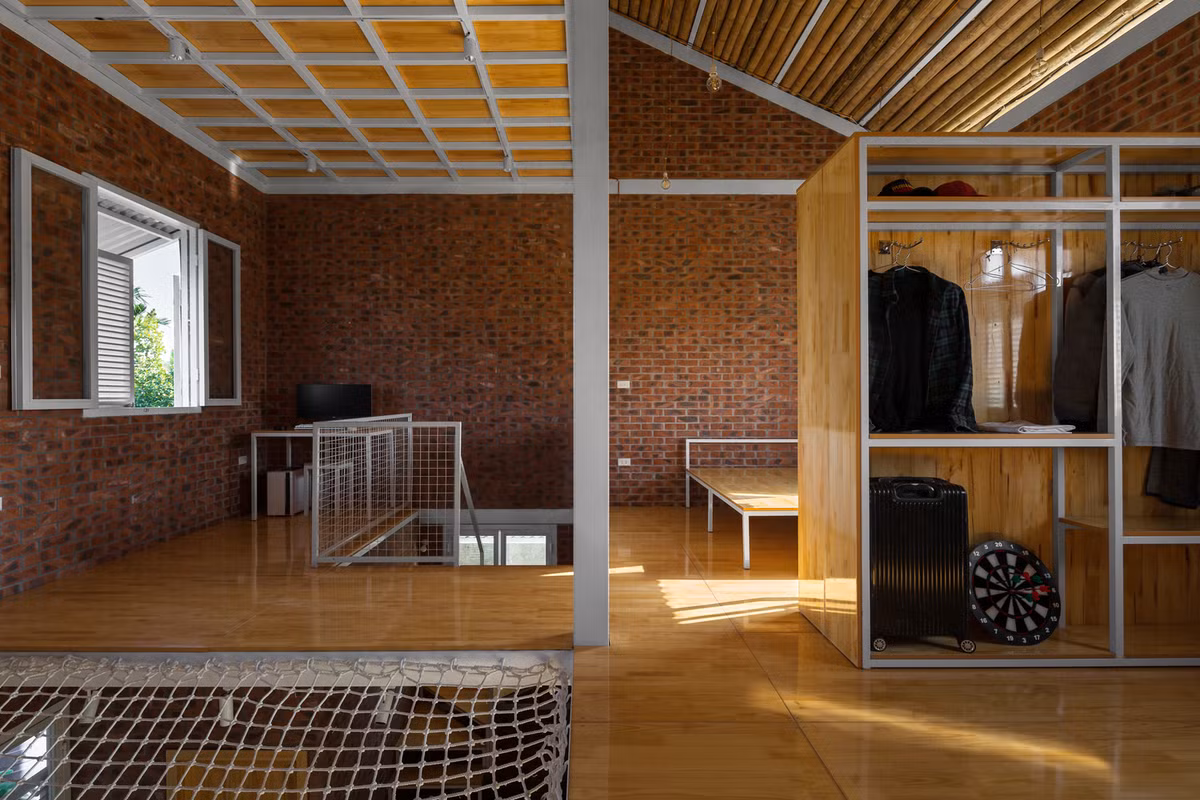 Công tác hoàn thiện (trệt, lầu, cầu thang, tường ngăn, bàn ghế) được thực hiện tùy theo điều kiện và nhu cầu về diện tích ở của từng gia đình.