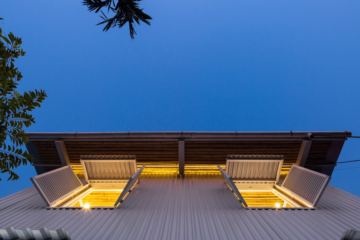 Các tấm pin mặt trời trên mái nhà có thể tạo ra lượng điện gấp đôi so với mức cần thiết cho các thiết bị điện thông thường được sử dụng trong một hộ gia đình thông thường.