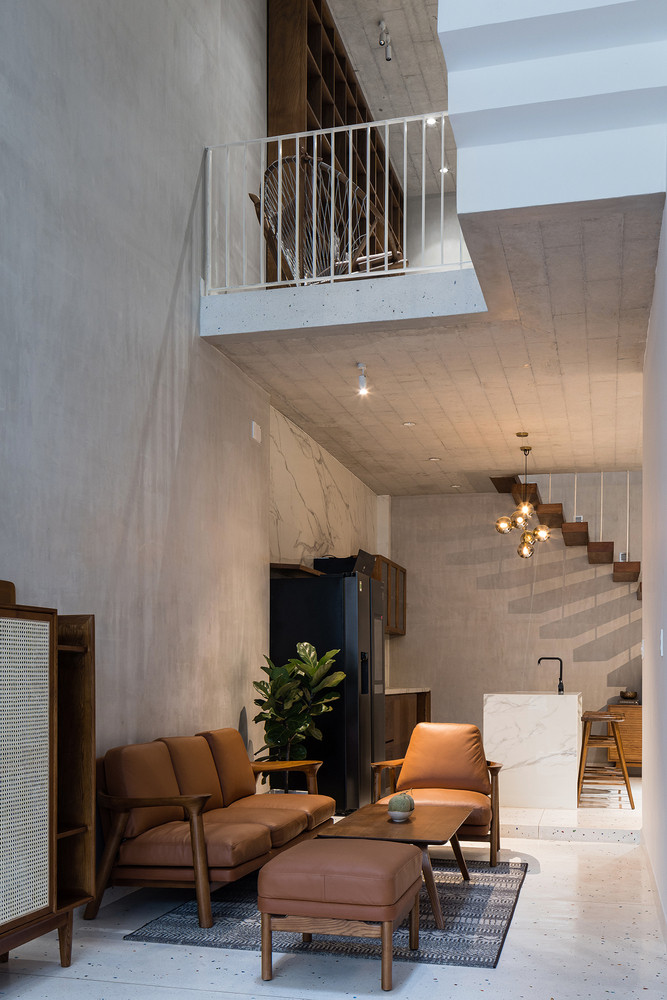 Phòng khách đơn giản và mộc mạc.