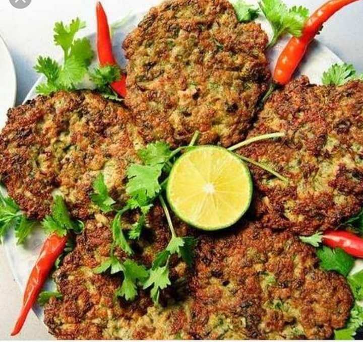 Rươi có vị thơm nồng, béo ngậy, một vị rất riêng không thể lẫn với bất kỳ món ăn nào. Ảnh: Facebook.