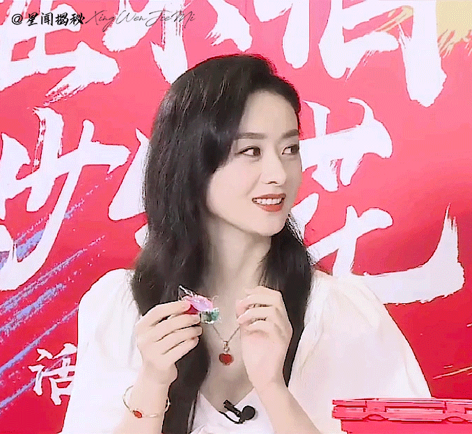 Bởi thế, Triệu Lệ Dĩnh được cho là sở hữu khối tài sản lên tới hàng trăm triệu tệ (tương đương hàng trăm tỷ đồng). Ảnh: Sohu.