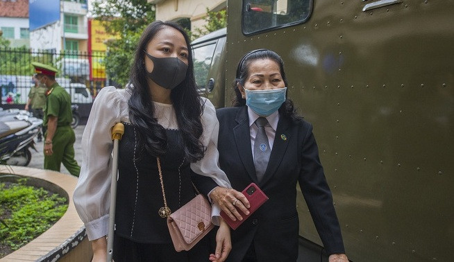 Nu tiep vien hang khong khang cao toan bo ban an