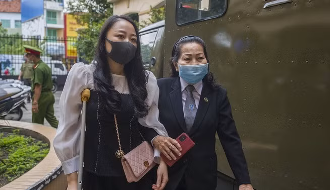 Nu tiep vien hang khong khang cao toan bo ban an