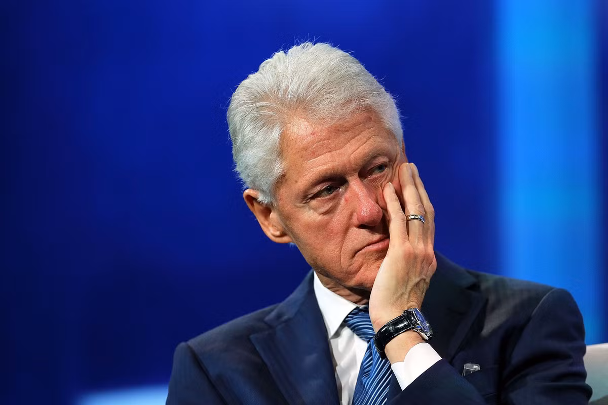 Đôi khi các cựu Tổng thống Mỹ cũng đảm nhận vị trí trong hội đồng quản trị hoặc chức danh khác tại các doanh nghiệp. Theo tờ Washington Post, ông Clinton được trả 18 triệu USD khi đảm nhiệm vị trí hiệu trưởng danh dự cho một trường học.