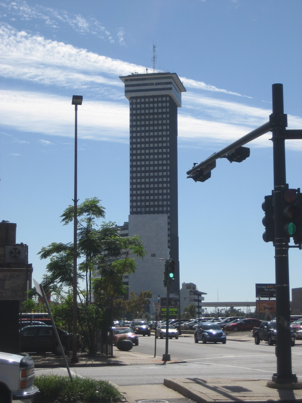 Đến năm 2002, Plaza Tower buộc phải đóng cửa hoàn toàn. Năm 2014, toà nhà đã được mua lại nhưng đến nay vẫn còn bị bỏ hoang. Nguồn ảnh: Loveproperty