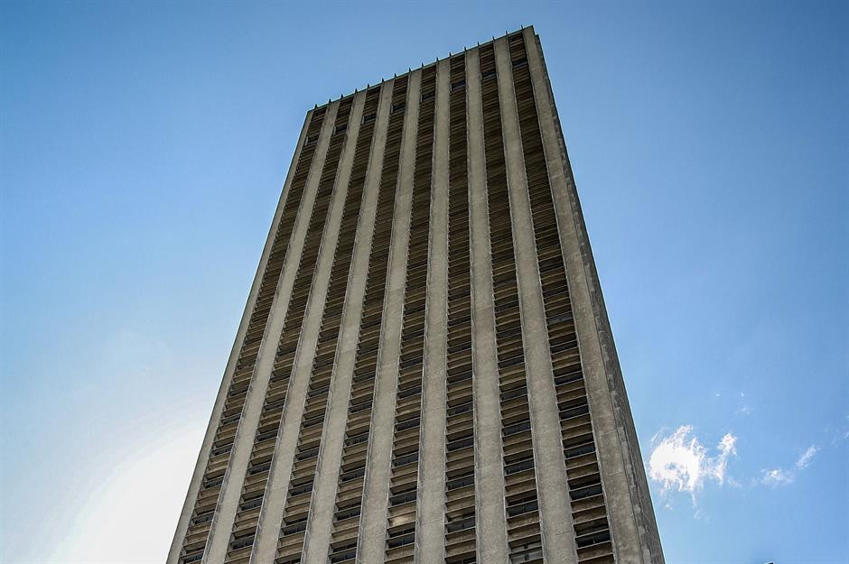 Với độ cao 131, gồm 38 tầng, 100 North Main là tòa nhà cao nhất ở Memphis. Tuy nhiên, hiện tòa nhà đang hoàn toàn bỏ hoang. Kế hoạch cải tạo để chuyển đổi tòa nhà thành khách sạn và căn hộ cũng nhiều lần thất bại.