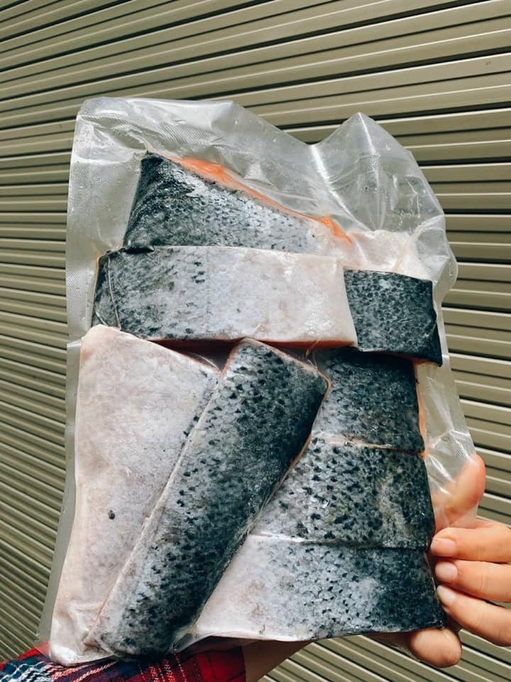 Người bán cho biết, đây đều là hàng mới tươi ngon, do đầu mối đặt số lượng lớn nên có giá rẻ. Ảnh: Facebook.