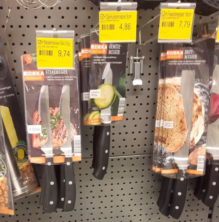 Những con dao này được đóng gói giống như chúng đang chỉ cho bạn cách cắt thức ăn như thế nào.