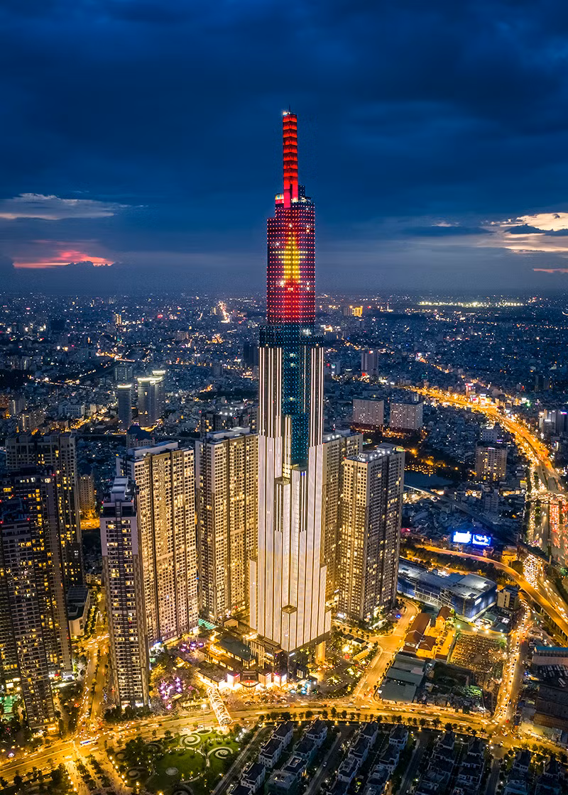 Sau khi khánh thành, Landmark 81 trở thành tòa nhà cao nhất Đông Nam Á. Tuy nhiên, hiện nay, tòa nhà cao nhất Đông Nam Á thuộc về Exchange 106 ở thủ đô Kuala Lumpur, Malaysia với chiều cao 492m.