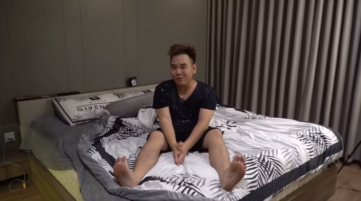 Phòng ngủ là nơi anh thích thất nhất trong ngôi nhà của mình. Ảnh: Giamehub.