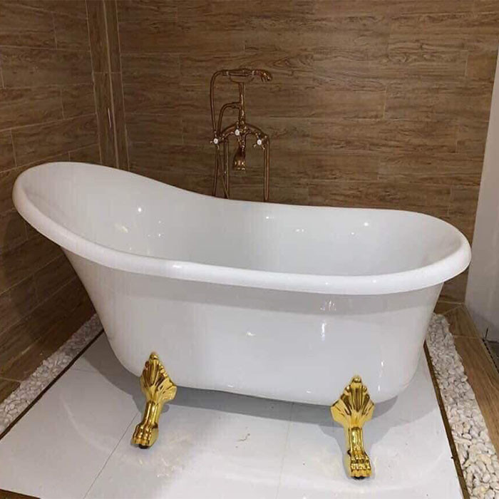 Bồn tắm không hề cần thiết cho những gia đình có phòng tắm nhỏ quá, bởi thông thường từ 3 - 5 ngày thì chúng ta mới sử dụng bồn tắm một lần. Bạn có thể chọn loại bồn tắm gấp, bạn có thể thu xếp chúng gọn gàng sau khi tắm.