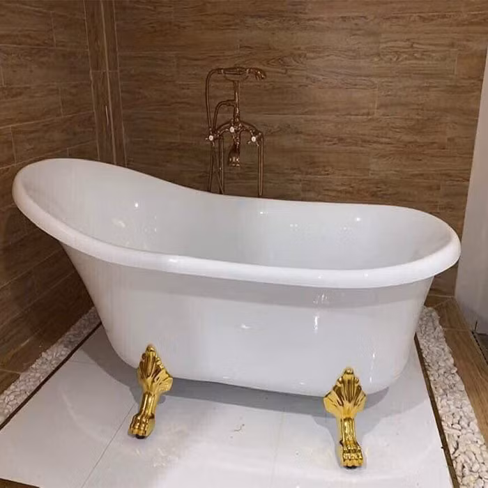 Bồn tắm không hề cần thiết cho những gia đình có phòng tắm nhỏ quá, bởi thông thường từ 3 - 5 ngày thì chúng ta mới sử dụng bồn tắm một lần. Bạn có thể chọn loại bồn tắm gấp, bạn có thể thu xếp chúng gọn gàng sau khi tắm.