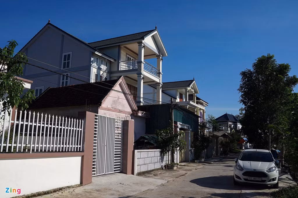 Toàn xã có hơn 4.000 hộ thì 3/4 trong số đó có nhà 2 tầng trở lên. Ảnh: Zing.