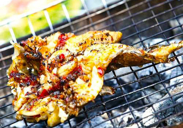 Tuy nhiên, thịt của cá mặt quỷ có hương vị đậm đà, dai và chắc, thơm ngon, được miêu tả vừa giống thịt gà lại vừa giống tôm hùm. Nguồn ảnh: Internet