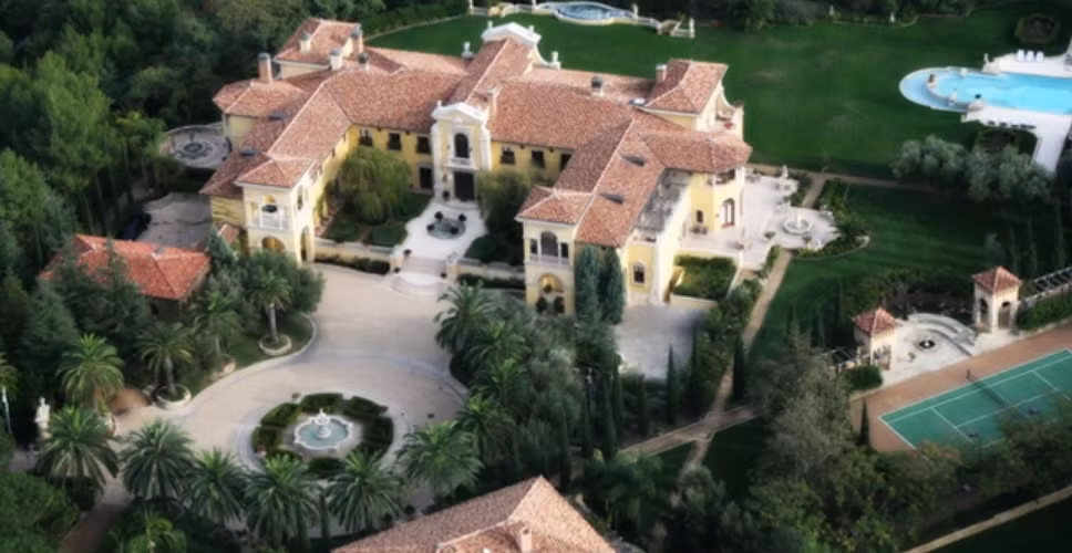 Căn nhà do kiến trúc sư William Hablinski thiết kế và mất hơn 5 năm mới xây xong.