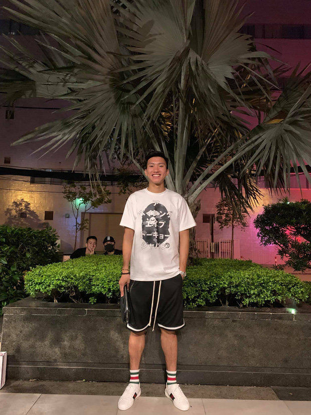 Anh cũng sở hữu đôi giày trắng khác đến từ thương hiệu Gucci với giá 13 triệu đồng. Ảnh: FBNV.