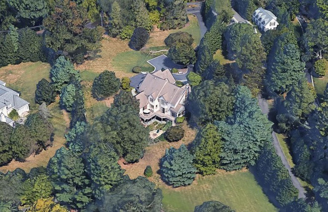 Ngôi nhà hiện tại của Biden nằm ở Greenville, Delaware, vùng ngoại ô Wilmington. Ông mua bất động sản rộng hơn 636m2 này năm 1996 với giá 350.000 USD. Hiện, căn nhà này có giá trị khoảng 1 triệu USD. Ảnh: Google Earth.