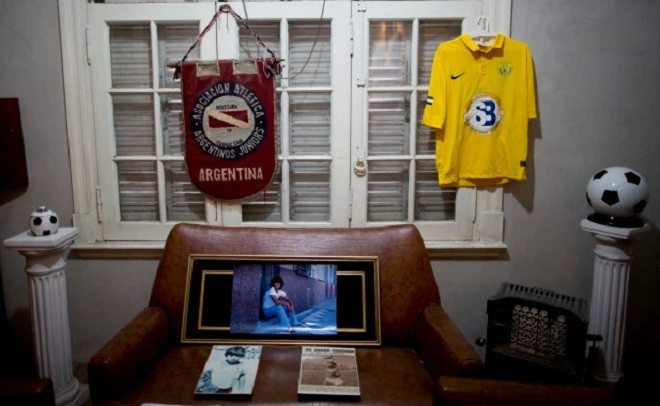 Trong nhà hiện có nhiều đồ vật quý hiếm liên quan Diego Maradona.