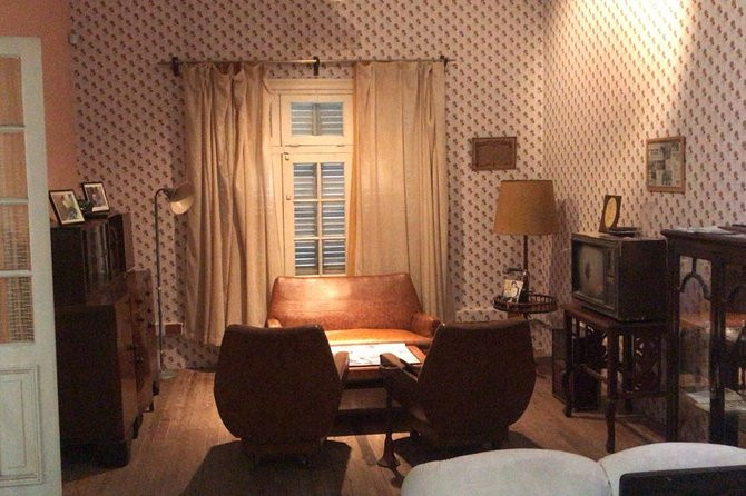 Sau đó, căn nhà được bán cho một người phụ nữ. Gia đình Diego Maradona chuyển đến quận trung tâm La Paternal nơi tầng lớp trung lưu sinh sống.