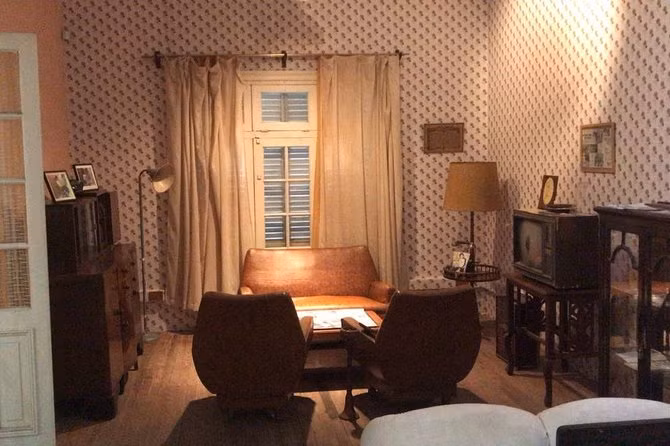 Sau đó, căn nhà được bán cho một người phụ nữ. Gia đình Diego Maradona chuyển đến quận trung tâm La Paternal nơi tầng lớp trung lưu sinh sống.