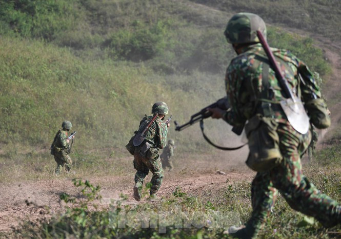 Bộ binh xung phong tấn công tiêu diệt địch