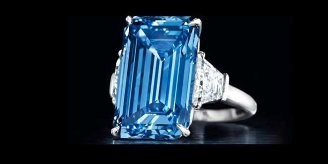 Nặng 14,62 carat, Oppenheimer Blue cũng lập kỷ lục là viên kim cương xanh độc đáo lớn nhất thời điểm được đầu giá. Ảnh: Christie’s.