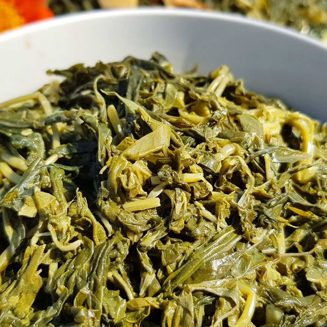 Chị Thủy (Hà Đông, Hà Nội) cho biết, bắt đầu bán rau sắn muối khoảng 2 năm trước. Lúc đầu, chị Thủy bán cho vui nhưng càng về sau càng đắt khách.