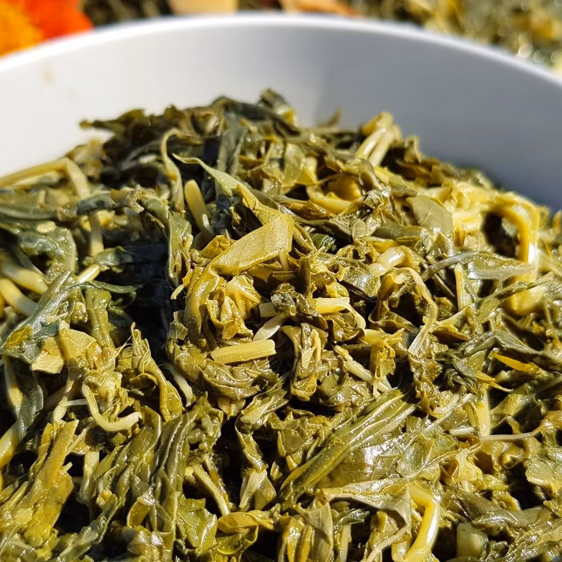 Chị Thủy (Hà Đông, Hà Nội) cho biết, bắt đầu bán rau sắn muối khoảng 2 năm trước. Lúc đầu, chị Thủy bán cho vui nhưng càng về sau càng đắt khách.