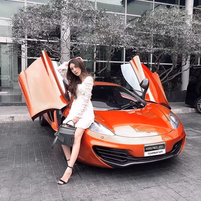 Rất đam mê ô tô, tiểu thư Thái Lan thường xuyên đổi "xế hộp".