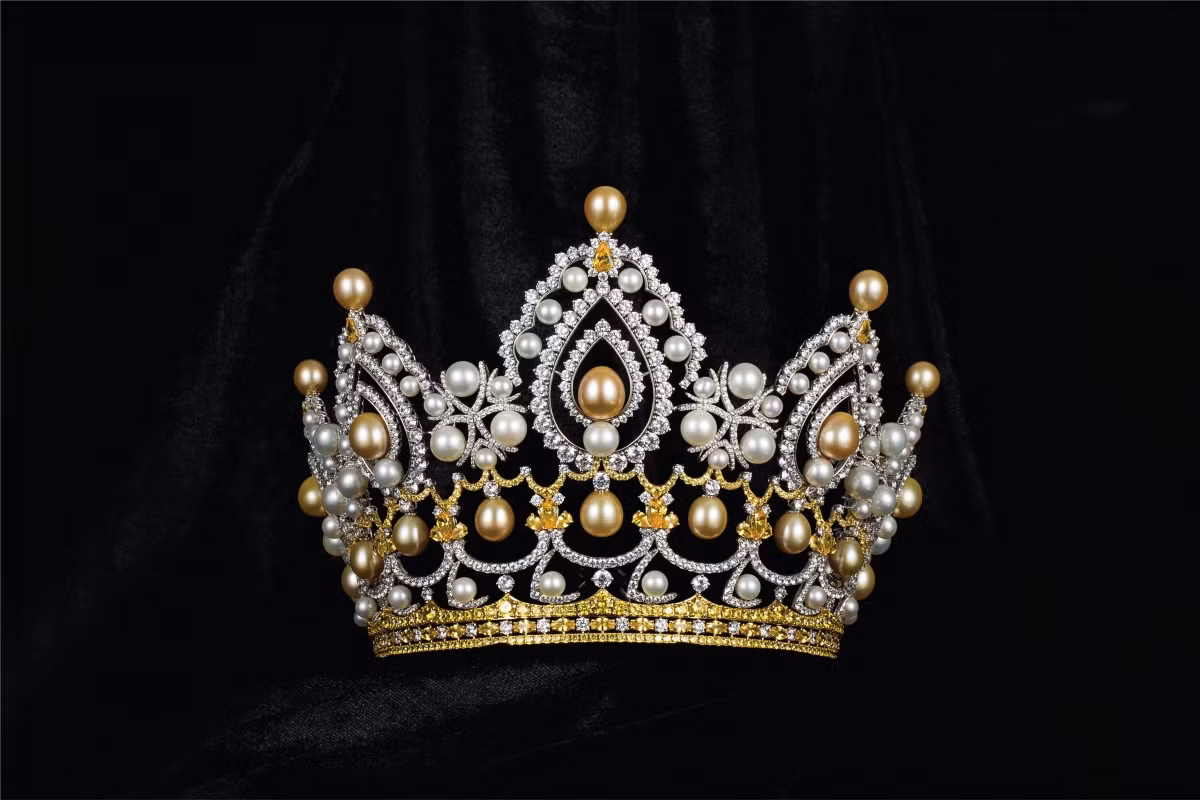 Chiếc vương miện Hoa hậu Việt Nam 2020 được làm bằng vàng, trọng lượng 159,72 gram và được chế tác trong suốt 6 tháng. Ảnh: BTC.