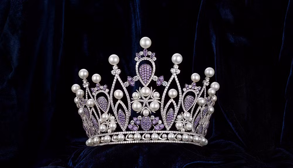 Vương miện Hoa hậu Hoàn vũ Việt Nam 2019 mang tên Brave Heart – Trái tim dũng cảm, cũng được thực hiện liên tục trong vòng 6 tháng. Ảnh: VOV.