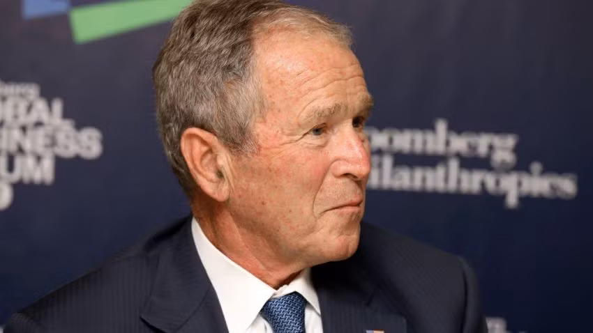 Đối với cuộc bầu cử năm 2000, cả George W. Bush, người chiến thắng và Al Gore, người thua cuộc trong một loạt tranh cãi ở Florida, đã chi hơn 200 triệu USD.