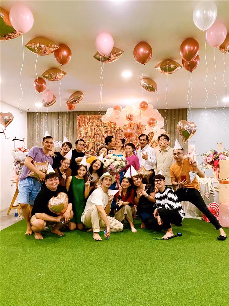 Căn biệt thự này cũng vừa hoàn thiện trước khi nữ ca sĩ hạ sinh hai nhóc tỳ không lâu. Nguồn ảnh: FBVN, cắt từ clip