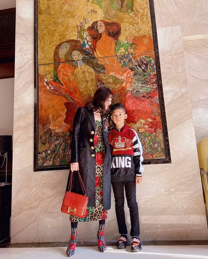 Con trai Lệ Quyên năm nay 9 tuổi, hiện đang theo học tại trường Quốc tế Sài Gòn Pearl.