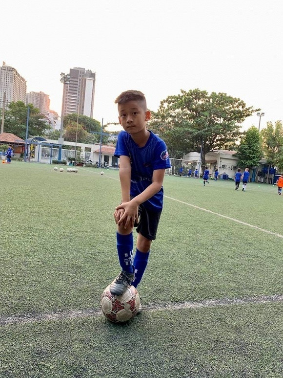 Con trai Lệ Quyên cao lớn phổng phao. Nguồn ảnh: FBNV.