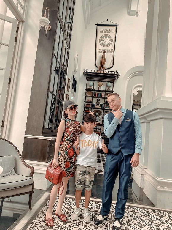 Kỳ Anh cũng thường xuyên được đi du lịch sang chảnh cùng mẹ.