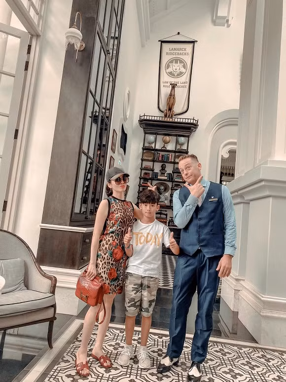 Kỳ Anh cũng thường xuyên được đi du lịch sang chảnh cùng mẹ.