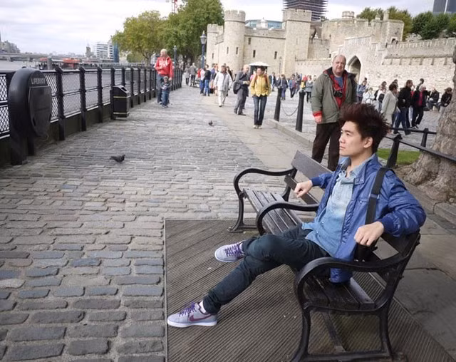 Đỗ Quang Vinh từng tiết lộ, ngoài những món đồ hiệu như đồng hồ, thắt lưng được bố tặng như một phần thưởng khi đạt được thành công nào đó, còn trang phục đồ dùng của anh đều bình thường. Ảnh: Internet