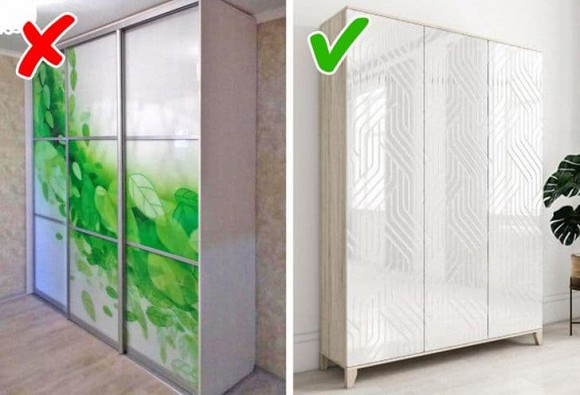 Một số nhà thiết kế cho rằng tủ quần áo ngăn nói chung đã lỗi thời, đặc biệt là những mẫu có hình ảnh khác nhau. Tốt hơn hết, bạn nên mua loại tủ quần áo cổ điển với cửa đóng thông thường.
